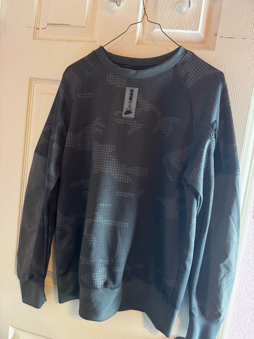 Men’s Black Grid-Print Crewneck Sweater Nike air max small